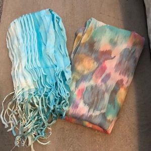 Bundle of two scarves